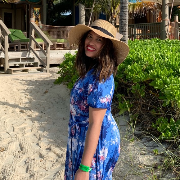 Meet your Posher, Jennifer - Picture 2 of 6